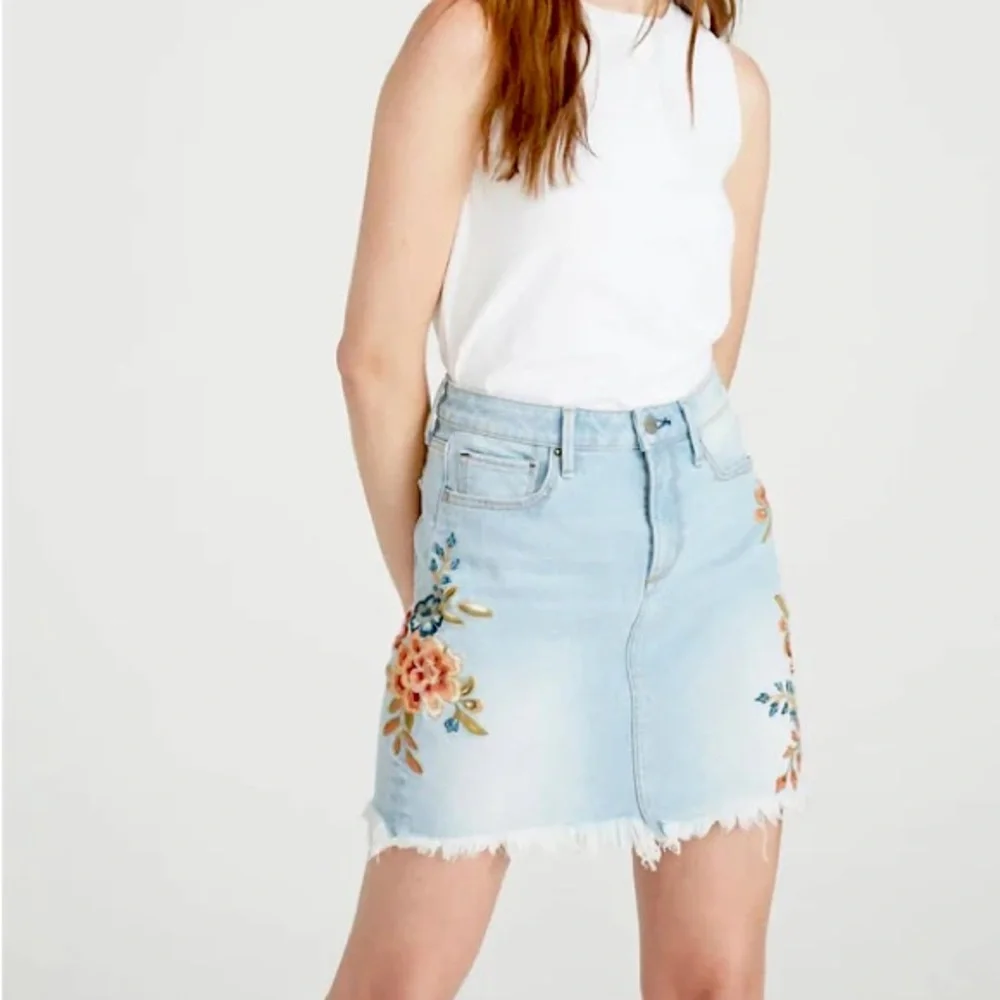 Driftwood Light Blue Maui Floral Embroidered Frayed Hem Denim Skirt, Sz 27